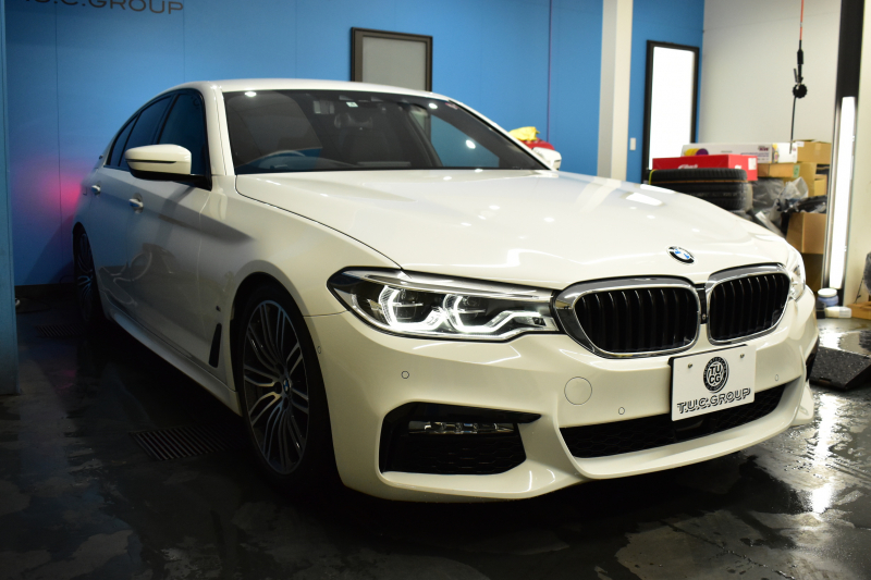 BMW 5シリーズ 530e Mｽﾎﾟｰﾂ PHEV ﾃﾞﾋﾞｭｰP ｿﾌﾄｸﾛｰｽﾞﾄﾞｱ 全席ﾋｰﾀｰ付黒革 LEDﾍｯﾄﾞﾗｲﾄ 追従ACC HUD ｼﾞｪｽﾁｬｰｺﾝﾄﾛｰﾙ 車線変更&逸脱警告 衝突軽減B ﾀｯﾁﾊﾟﾈﾙ対応iﾄﾞﾗｲﾌﾞHDDﾅﾋﾞﾌﾙｾｸﾞ 3Dﾋﾞｭｰ全周囲ｶﾒﾗ 液晶ﾒｰﾀｰ 電動ﾄﾗﾝｸ  KW車高調 19AW 2年保証