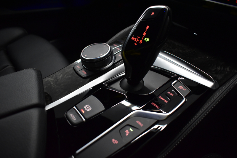 BMW 5シリーズ 530e Mｽﾎﾟｰﾂ PHEV ﾊｲﾗｲﾝP 全席ﾋｰﾀｰ付黒革 Mｽﾎﾟｰﾂﾌﾞﾚｰｷ LEDﾍｯﾄﾞﾗｲﾄ 追従ACC 車線変更&逸脱&歩行者警告 衝突軽減B ﾀｯﾁﾊﾟﾈﾙ対応iﾄﾞﾗｲﾌﾞHDDﾅﾋﾞﾌﾙｾｸﾞ 全周囲ｶﾒﾗ3Dﾋﾞｭｰ 液晶ﾒｰﾀｰ 電動ﾄﾗﾝｸ  19AW 2年保証