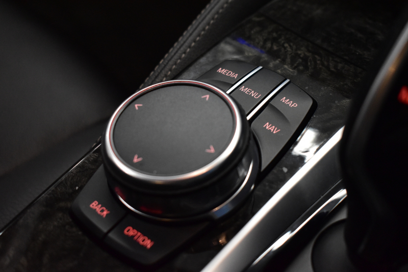 BMW 5シリーズ 530e Mｽﾎﾟｰﾂ PHEV ﾊｲﾗｲﾝP 全席ﾋｰﾀｰ付黒革 Mｽﾎﾟｰﾂﾌﾞﾚｰｷ LEDﾍｯﾄﾞﾗｲﾄ 追従ACC 車線変更&逸脱&歩行者警告 衝突軽減B ﾀｯﾁﾊﾟﾈﾙ対応iﾄﾞﾗｲﾌﾞHDDﾅﾋﾞﾌﾙｾｸﾞ 全周囲ｶﾒﾗ3Dﾋﾞｭｰ 液晶ﾒｰﾀｰ 電動ﾄﾗﾝｸ  19AW 2年保証