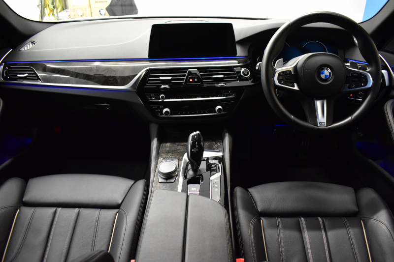 BMW 5シリーズ 530e Mｽﾎﾟｰﾂ PHEV ﾊｲﾗｲﾝP 全席ﾋｰﾀｰ付黒革 Mｽﾎﾟｰﾂﾌﾞﾚｰｷ LEDﾍｯﾄﾞﾗｲﾄ 追従ACC 車線変更&逸脱&歩行者警告 衝突軽減B ﾀｯﾁﾊﾟﾈﾙ対応iﾄﾞﾗｲﾌﾞHDDﾅﾋﾞﾌﾙｾｸﾞ 全周囲ｶﾒﾗ3Dﾋﾞｭｰ 液晶ﾒｰﾀｰ 電動ﾄﾗﾝｸ  19AW 2年保証