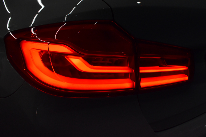 BMW 5シリーズ 530e Mｽﾎﾟｰﾂ PHEV ﾊｲﾗｲﾝP 全席ﾋｰﾀｰ付黒革 Mｽﾎﾟｰﾂﾌﾞﾚｰｷ LEDﾍｯﾄﾞﾗｲﾄ 追従ACC 車線変更&逸脱&歩行者警告 衝突軽減B ﾀｯﾁﾊﾟﾈﾙ対応iﾄﾞﾗｲﾌﾞHDDﾅﾋﾞﾌﾙｾｸﾞ 全周囲ｶﾒﾗ3Dﾋﾞｭｰ 液晶ﾒｰﾀｰ 電動ﾄﾗﾝｸ  19AW 2年保証