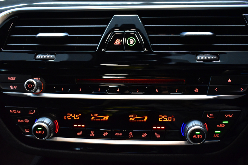 BMW 5シリーズ 530e Mｽﾎﾟｰﾂ PHEV ﾊｲﾗｲﾝP 全席ﾋｰﾀｰ付黒革 Mｽﾎﾟｰﾂﾌﾞﾚｰｷ LEDﾍｯﾄﾞﾗｲﾄ 追従ACC 車線変更&逸脱&歩行者警告 衝突軽減B ﾀｯﾁﾊﾟﾈﾙ対応iﾄﾞﾗｲﾌﾞHDDﾅﾋﾞﾌﾙｾｸﾞ 全周囲ｶﾒﾗ3Dﾋﾞｭｰ 液晶ﾒｰﾀｰ 電動ﾄﾗﾝｸ  19AW 2年保証