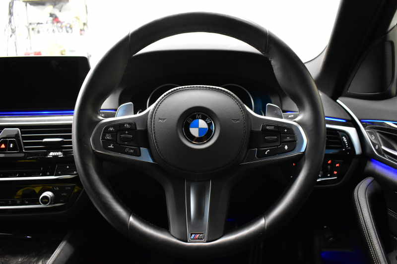 BMW 5シリーズ 530e Mｽﾎﾟｰﾂ PHEV ﾊｲﾗｲﾝP 全席ﾋｰﾀｰ付黒革 Mｽﾎﾟｰﾂﾌﾞﾚｰｷ LEDﾍｯﾄﾞﾗｲﾄ 追従ACC 車線変更&逸脱&歩行者警告 衝突軽減B ﾀｯﾁﾊﾟﾈﾙ対応iﾄﾞﾗｲﾌﾞHDDﾅﾋﾞﾌﾙｾｸﾞ 全周囲ｶﾒﾗ3Dﾋﾞｭｰ 液晶ﾒｰﾀｰ 電動ﾄﾗﾝｸ  19AW 2年保証