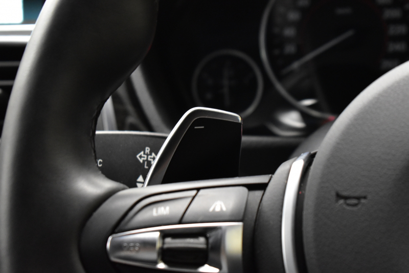 BMW 3シリーズ 320dﾂｰﾘﾝｸﾞ Mｽﾎﾟｰﾂ  LCI後期 8Cｴﾝｼﾞﾝ ﾊﾟﾉﾗﾏｻﾝﾙｰﾌ ﾋｰﾀｰ付黒革 LEDﾍｯﾄﾞﾗｲﾄ&ﾃｰﾙ 追従ACC 車線変更&逸脱&歩行者警告 衝突軽減ﾌﾞﾚｰｷ 18AW ﾀｯﾁﾊﾟｯﾄﾞ式iﾄﾞﾗｲﾌﾞHDDﾅﾋﾞ Bｶﾒﾗ前後PDC 電動Rｹﾞｰﾄ 2年保証