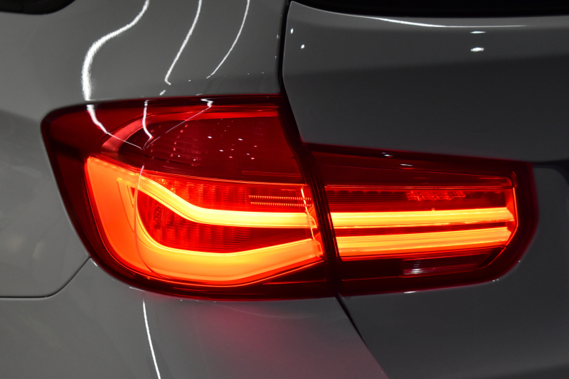 BMW 3シリーズ 320dﾂｰﾘﾝｸﾞ Mｽﾎﾟｰﾂ  LCI後期 8Cｴﾝｼﾞﾝ ﾊﾟﾉﾗﾏｻﾝﾙｰﾌ ﾋｰﾀｰ付黒革 LEDﾍｯﾄﾞﾗｲﾄ&ﾃｰﾙ 追従ACC 車線変更&逸脱&歩行者警告 衝突軽減ﾌﾞﾚｰｷ 18AW ﾀｯﾁﾊﾟｯﾄﾞ式iﾄﾞﾗｲﾌﾞHDDﾅﾋﾞ Bｶﾒﾗ前後PDC 電動Rｹﾞｰﾄ 2年保証