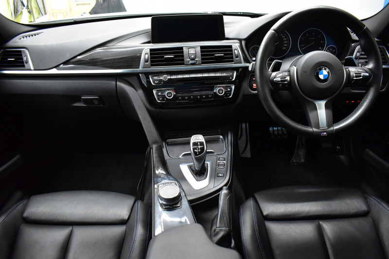 BMW 3シリーズ 320dﾂｰﾘﾝｸﾞ Mｽﾎﾟｰﾂ  LCI後期 8Cｴﾝｼﾞﾝ ﾊﾟﾉﾗﾏｻﾝﾙｰﾌ ﾋｰﾀｰ付黒革 LEDﾍｯﾄﾞﾗｲﾄ&ﾃｰﾙ 追従ACC 車線変更&逸脱&歩行者警告 衝突軽減ﾌﾞﾚｰｷ 18AW ﾀｯﾁﾊﾟｯﾄﾞ式iﾄﾞﾗｲﾌﾞHDDﾅﾋﾞ Bｶﾒﾗ前後PDC 電動Rｹﾞｰﾄ 2年保証