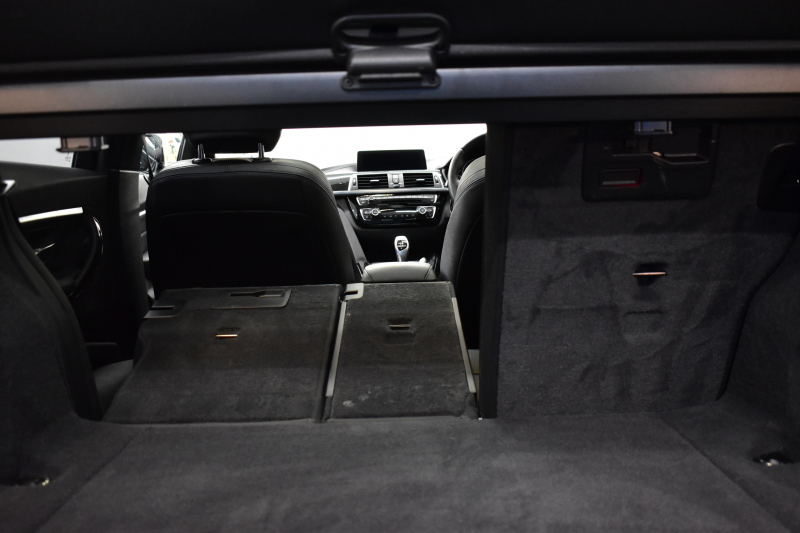 BMW 3シリーズ 320dﾂｰﾘﾝｸﾞ Mｽﾎﾟｰﾂ  LCI後期 8Cｴﾝｼﾞﾝ ﾊﾟﾉﾗﾏｻﾝﾙｰﾌ ﾋｰﾀｰ付黒革 LEDﾍｯﾄﾞﾗｲﾄ&ﾃｰﾙ 追従ACC 車線変更&逸脱&歩行者警告 衝突軽減ﾌﾞﾚｰｷ 18AW ﾀｯﾁﾊﾟｯﾄﾞ式iﾄﾞﾗｲﾌﾞHDDﾅﾋﾞ Bｶﾒﾗ前後PDC 電動Rｹﾞｰﾄ 2年保証