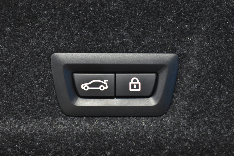 BMW 3シリーズ 320i Mｽﾎﾟｰﾂ ﾃﾞﾋﾞｭｰ&ｺﾝﾌｫｰﾄP ﾋｰﾀｰ付ﾌﾞﾗｯｸﾚｻﾞｰ ｵﾌﾟｼｮﾝ19AW 全周囲ｶﾒﾗ ﾀｯﾁﾊﾟﾈﾙﾅﾋﾞ ﾌﾙｾｸﾞTV ｱｯﾌﾟﾙｶｰﾌﾟﾚｲ 追従ACC LEDﾍｯﾄﾞﾗｲﾄ 電動ﾄﾗﾝｸ 側面衝突&車線変更&逸脱&歩行者警告 液晶ﾒｰﾀｰ 後退ｱｼｽﾄ Pｱｼｽﾄ 2年保証