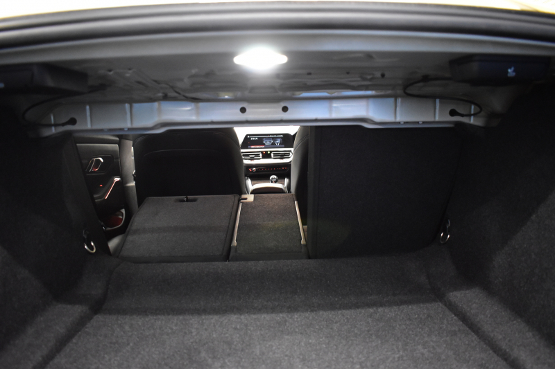 BMW 3シリーズ 320i Mｽﾎﾟｰﾂ ﾃﾞﾋﾞｭｰ&ｺﾝﾌｫｰﾄP ﾋｰﾀｰ付ﾌﾞﾗｯｸﾚｻﾞｰ ｵﾌﾟｼｮﾝ19AW 全周囲ｶﾒﾗ ﾀｯﾁﾊﾟﾈﾙﾅﾋﾞ ﾌﾙｾｸﾞTV ｱｯﾌﾟﾙｶｰﾌﾟﾚｲ 追従ACC LEDﾍｯﾄﾞﾗｲﾄ 電動ﾄﾗﾝｸ 側面衝突&車線変更&逸脱&歩行者警告 液晶ﾒｰﾀｰ 後退ｱｼｽﾄ Pｱｼｽﾄ 2年保証