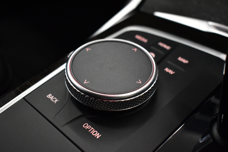 BMW 3シリーズ 320i Mｽﾎﾟｰﾂ ﾃﾞﾋﾞｭｰ&ｺﾝﾌｫｰﾄP ﾋｰﾀｰ付ﾌﾞﾗｯｸﾚｻﾞｰ ｵﾌﾟｼｮﾝ19AW 全周囲ｶﾒﾗ ﾀｯﾁﾊﾟﾈﾙﾅﾋﾞ ﾌﾙｾｸﾞTV ｱｯﾌﾟﾙｶｰﾌﾟﾚｲ 追従ACC LEDﾍｯﾄﾞﾗｲﾄ 電動ﾄﾗﾝｸ 側面衝突&車線変更&逸脱&歩行者警告 液晶ﾒｰﾀｰ 後退ｱｼｽﾄ Pｱｼｽﾄ 2年保証