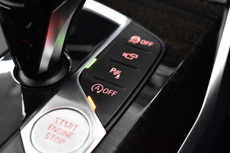 BMW 3シリーズ 320i Mｽﾎﾟｰﾂ ﾃﾞﾋﾞｭｰ&ｺﾝﾌｫｰﾄP ﾋｰﾀｰ付ﾌﾞﾗｯｸﾚｻﾞｰ ｵﾌﾟｼｮﾝ19AW 全周囲ｶﾒﾗ ﾀｯﾁﾊﾟﾈﾙﾅﾋﾞ ﾌﾙｾｸﾞTV ｱｯﾌﾟﾙｶｰﾌﾟﾚｲ 追従ACC LEDﾍｯﾄﾞﾗｲﾄ 電動ﾄﾗﾝｸ 側面衝突&車線変更&逸脱&歩行者警告 液晶ﾒｰﾀｰ 後退ｱｼｽﾄ Pｱｼｽﾄ 2年保証