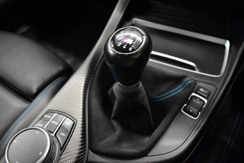 BMW Mシリーズ M2 6速MT LCI後期 ﾋｰﾀｰ付黒革 ｱﾀﾞﾌﾟﾃｨﾌﾞﾍｷｻｺﾞﾅﾙLEDﾍｯﾄﾞﾗｲﾄ&ﾃｰﾙ  ﾀｯﾁﾊﾟﾈﾙHDDﾅﾋﾞ Bｶﾒﾗ Scan-Speak社製ｽﾋﾟｰｶｰ/Studie Sound System 19AW 車線逸脱&歩行者警告 衝突軽減 ｶｰﾎﾞﾝｲﾝﾃﾘｱ  ﾌﾞﾗｯｸｸﾞﾘﾙ iｽﾄｯﾌﾟ ｽﾏｰﾄｷｰ 2年保証