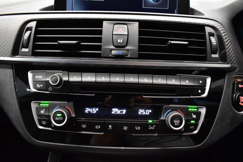 BMW Mシリーズ M2 6速MT LCI後期 ﾋｰﾀｰ付黒革 ｱﾀﾞﾌﾟﾃｨﾌﾞﾍｷｻｺﾞﾅﾙLEDﾍｯﾄﾞﾗｲﾄ&ﾃｰﾙ  ﾀｯﾁﾊﾟﾈﾙHDDﾅﾋﾞ Bｶﾒﾗ Scan-Speak社製ｽﾋﾟｰｶｰ/Studie Sound System 19AW 車線逸脱&歩行者警告 衝突軽減 ｶｰﾎﾞﾝｲﾝﾃﾘｱ  ﾌﾞﾗｯｸｸﾞﾘﾙ iｽﾄｯﾌﾟ ｽﾏｰﾄｷｰ 2年保証