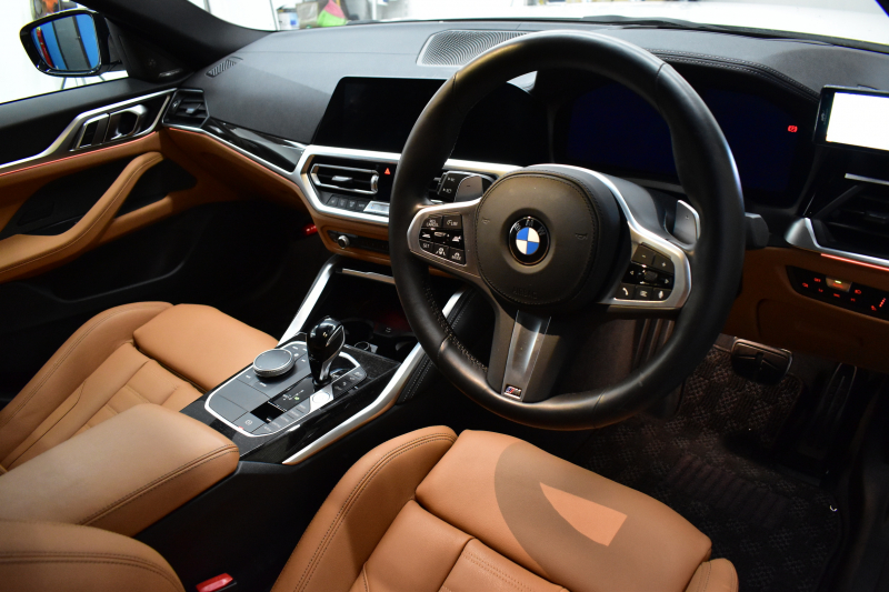 BMW 4シリーズ M440i xDriveｸﾞﾗﾝｸｰﾍﾟ 新車保証R7年6月迄 1ｵｰﾅｰ ﾋｰﾀｰ付茶革 Mｽﾎﾟｰﾂｼｰﾄ ｻﾝﾙｰﾌ ｲﾉﾍﾞｰｼｮﾝ&ﾊｲﾗｲﾝP ﾚｰｻﾞｰLEDﾍｯﾄﾞﾗｲﾄ HUD Mｽﾎﾟｰﾂﾃﾞﾌ&ﾌﾞﾚｰｷ 可変Mｻｽ ﾗｲﾌﾞｺｯｸﾋﾟｯﾄ全周囲ｶﾒﾗ Pｱｼｽﾄ LCW Apple Car Play ﾌﾙｾｸﾞ harman/kardon 19AW