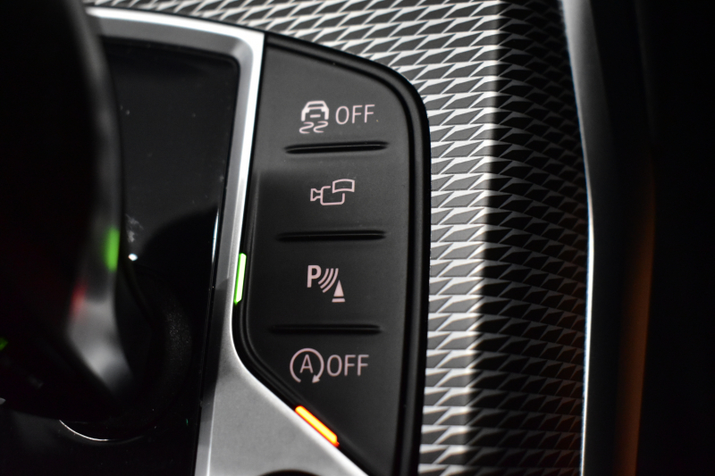 BMW 3シリーズ M340i Xﾄﾞﾗｲﾌﾞ 新車保証R6年10月迄 ｵﾌﾟｼｮﾝ/Mｽﾎﾟｰﾂｼｰﾄ ﾋｰﾀｰ付ｺﾆｬｯｸ革 ACｼｭﾆｯﾂｧｰ20AW ACC HUD ﾚｰｻﾞｰLEDﾗｲﾄ 可変Mｻｽ Mﾌﾞﾚｰｷ H&Rﾀﾞｳﾝｻｽ ｼﾞｪｽﾁｬｰC ﾊｰﾏﾝｶｰﾄﾞﾝｽﾋﾟｰｶｰ 側面衝突&車線変更&逸脱警告 後退ｱｼｽﾄ Pｱｼｽﾄ ﾀｯﾁﾊﾟﾈﾙﾅﾋﾞ