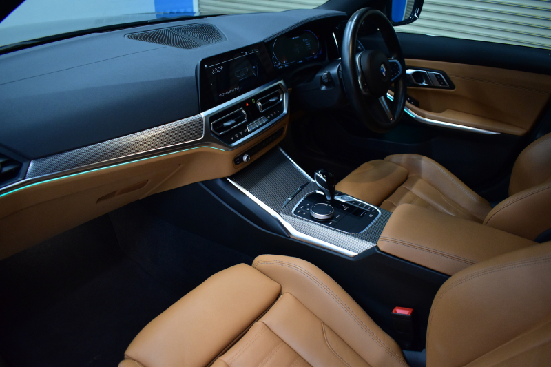 BMW 3シリーズ M340i Xﾄﾞﾗｲﾌﾞ 新車保証R6年10月迄 ｵﾌﾟｼｮﾝ/Mｽﾎﾟｰﾂｼｰﾄ ﾋｰﾀｰ付ｺﾆｬｯｸ革 ACｼｭﾆｯﾂｧｰ20AW ACC HUD ﾚｰｻﾞｰLEDﾗｲﾄ 可変Mｻｽ Mﾌﾞﾚｰｷ H&Rﾀﾞｳﾝｻｽ ｼﾞｪｽﾁｬｰC ﾊｰﾏﾝｶｰﾄﾞﾝｽﾋﾟｰｶｰ 側面衝突&車線変更&逸脱警告 後退ｱｼｽﾄ Pｱｼｽﾄ ﾀｯﾁﾊﾟﾈﾙﾅﾋﾞ