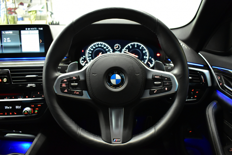 BMW 5シリーズ 530i Mｽﾎﾟｰﾂ ﾊｲﾗｲﾝ&ｲﾉﾍﾞｰｼｮﾝP  全席ﾋｰﾀｰﾌﾞﾗｯｸ革 LEDﾍｯﾄﾞﾗｲﾄ 追従ACC HUD ﾘﾓｰﾄP 液晶ﾒｰﾀｰﾊﾟﾈﾙ 車線変更&逸脱警告 衝突軽減B ｼﾞｪｽﾁｬｰC対応ﾀｯﾁﾊﾟﾈﾙiﾄﾞﾗｲﾌﾞHDDﾅﾋﾞﾌﾙｾｸﾞ 3Dﾋﾞｭｰ Bｶﾒﾗ 電動ﾄﾗﾝｸ 2年保証