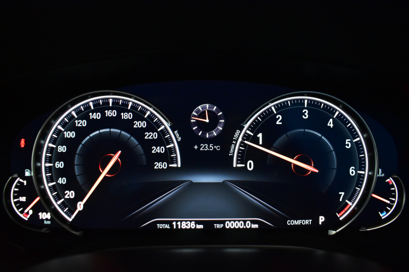 BMW 5シリーズ 530i Mｽﾎﾟｰﾂ ﾊｲﾗｲﾝ&ｲﾉﾍﾞｰｼｮﾝP  全席ﾋｰﾀｰﾌﾞﾗｯｸ革 LEDﾍｯﾄﾞﾗｲﾄ 追従ACC HUD ﾘﾓｰﾄP 液晶ﾒｰﾀｰﾊﾟﾈﾙ 車線変更&逸脱警告 衝突軽減B ｼﾞｪｽﾁｬｰC対応ﾀｯﾁﾊﾟﾈﾙiﾄﾞﾗｲﾌﾞHDDﾅﾋﾞﾌﾙｾｸﾞ 3Dﾋﾞｭｰ Bｶﾒﾗ 電動ﾄﾗﾝｸ 2年保証