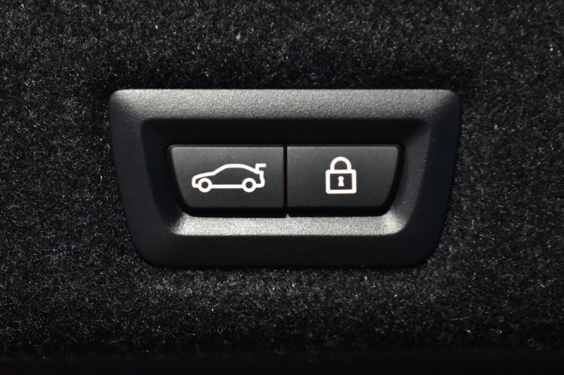 BMW 5シリーズ 530i Mｽﾎﾟｰﾂ ﾊｲﾗｲﾝ&ｲﾉﾍﾞｰｼｮﾝP  全席ﾋｰﾀｰﾌﾞﾗｯｸ革 LEDﾍｯﾄﾞﾗｲﾄ 追従ACC HUD ﾘﾓｰﾄP 液晶ﾒｰﾀｰﾊﾟﾈﾙ 車線変更&逸脱警告 衝突軽減B ｼﾞｪｽﾁｬｰC対応ﾀｯﾁﾊﾟﾈﾙiﾄﾞﾗｲﾌﾞHDDﾅﾋﾞﾌﾙｾｸﾞ 3Dﾋﾞｭｰ Bｶﾒﾗ 電動ﾄﾗﾝｸ 2年保証