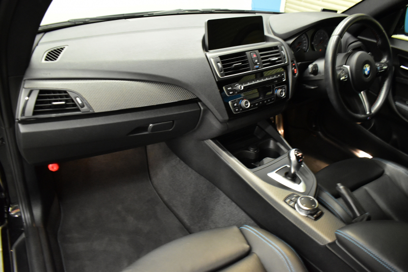 BMW Mシリーズ M2 MDCT 7速DCT  ﾋｰﾀｰ付黒革 LEDﾘﾝｸﾞｷｾﾉﾝﾍｯﾄﾞﾗｲﾄ ﾀｯﾁﾊﾟｯﾄﾞHDDﾅﾋﾞ 19AW  車線逸脱&歩行者警告 衝突軽減ﾌﾞﾚｰｷ ｶｰﾎﾞﾝｲﾝﾃﾘｱ Bｶﾒﾗ iｽﾄｯﾌﾟ ｽﾏｰﾄｷｰ 2年保証