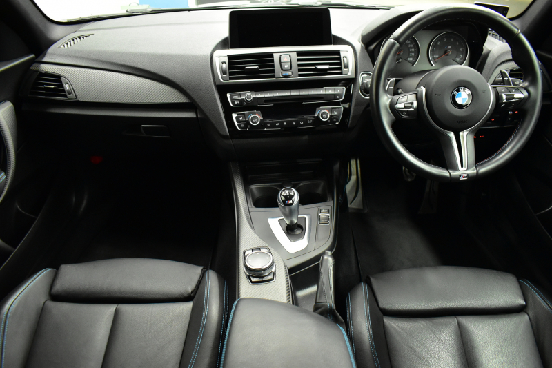 BMW Mシリーズ M2 MDCT 7速DCT  ﾋｰﾀｰ付黒革 LEDﾘﾝｸﾞｷｾﾉﾝﾍｯﾄﾞﾗｲﾄ ﾀｯﾁﾊﾟｯﾄﾞHDDﾅﾋﾞ 19AW  車線逸脱&歩行者警告 衝突軽減ﾌﾞﾚｰｷ ｶｰﾎﾞﾝｲﾝﾃﾘｱ Bｶﾒﾗ iｽﾄｯﾌﾟ ｽﾏｰﾄｷｰ 2年保証