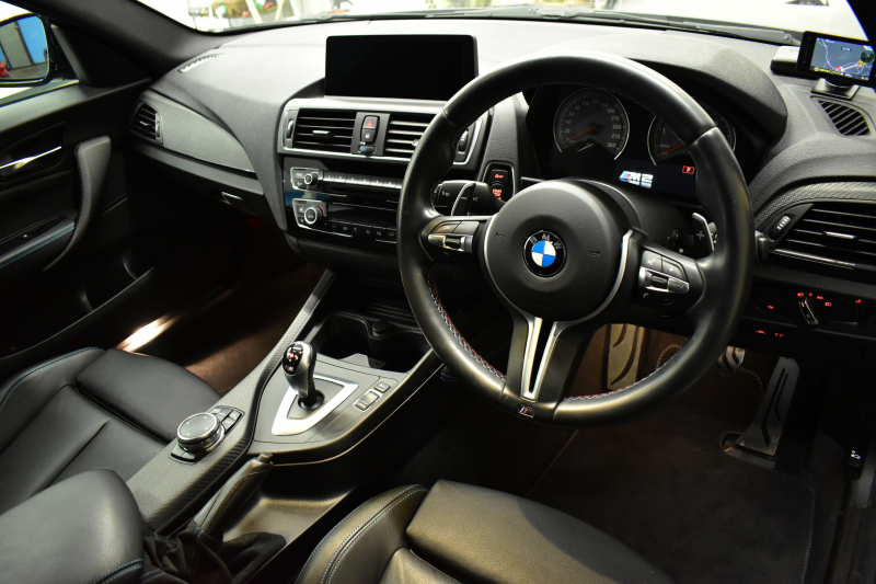 BMW Mシリーズ M2 MDCT 7速DCT  ﾋｰﾀｰ付黒革 LEDﾘﾝｸﾞｷｾﾉﾝﾍｯﾄﾞﾗｲﾄ ﾀｯﾁﾊﾟｯﾄﾞHDDﾅﾋﾞ 19AW  車線逸脱&歩行者警告 衝突軽減ﾌﾞﾚｰｷ ｶｰﾎﾞﾝｲﾝﾃﾘｱ Bｶﾒﾗ iｽﾄｯﾌﾟ ｽﾏｰﾄｷｰ 2年保証