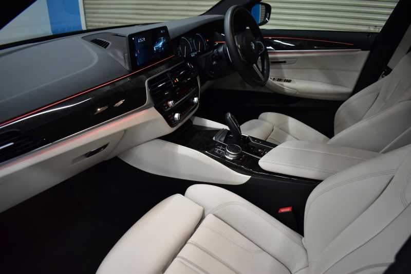 BMW 5シリーズ 530i Mｽﾎﾟｰﾂ 高出力ﾓﾃﾞﾙ ﾃﾞﾋﾞｭｰP ﾊｲﾗｲﾝP 全席ﾋｰﾀｰ付ｱｲﾎﾞﾘｰ革 ｿﾌﾄｸﾛｰｽﾞﾄﾞｱ HUD LEDﾍｯﾄﾞﾗｲﾄ 追従ACC 車線変更警告 Pｱｼｽﾄ 液晶ﾒｰﾀｰ ﾀｯﾁﾊﾟﾈﾙ対応iﾄﾞﾗｲﾌﾞHDDﾅﾋﾞﾌﾙｾｸﾞ ｼﾞｪｽﾁｬｰ 3Dﾋﾞｭｰ Bｶﾒﾗ 電動ﾄﾗﾝｸ 2年保証