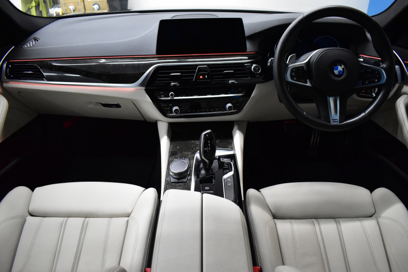 BMW 5シリーズ 530i Mｽﾎﾟｰﾂ 高出力ﾓﾃﾞﾙ ﾃﾞﾋﾞｭｰP ﾊｲﾗｲﾝP 全席ﾋｰﾀｰ付ｱｲﾎﾞﾘｰ革 ｿﾌﾄｸﾛｰｽﾞﾄﾞｱ HUD LEDﾍｯﾄﾞﾗｲﾄ 追従ACC 車線変更警告 Pｱｼｽﾄ 液晶ﾒｰﾀｰ ﾀｯﾁﾊﾟﾈﾙ対応iﾄﾞﾗｲﾌﾞHDDﾅﾋﾞﾌﾙｾｸﾞ ｼﾞｪｽﾁｬｰ 3Dﾋﾞｭｰ Bｶﾒﾗ 電動ﾄﾗﾝｸ 2年保証