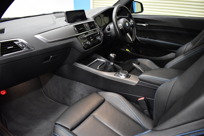 BMW Mシリーズ M2 6速MT LCI後期 ﾋｰﾀｰ付黒革 ｱﾀﾞﾌﾟﾃｨﾌﾞﾍｷｻｺﾞﾅﾙLEDﾍｯﾄﾞﾗｲﾄ&ﾃｰﾙ  ﾀｯﾁﾊﾟﾈﾙHDDﾅﾋﾞ Bｶﾒﾗ ﾘｱPDC 19AW 車線逸脱&歩行者警告 衝突軽減ﾌﾞﾚｰｷ ｶｰﾎﾞﾝｲﾝﾃﾘｱ  ﾌﾞﾗｯｸｸﾞﾘﾙ iｽﾄｯﾌﾟ ｽﾏｰﾄｷｰ 2年保証