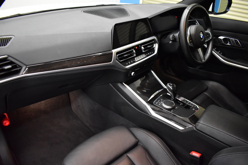 BMW 3シリーズ 330i Mｽﾎﾟｰﾂ 期間限定掲載 高出力 ｲﾉﾍﾞｰｼｮﾝ&ﾌｧｽﾄﾄﾗｯｸ＆ﾊｲﾗｲﾝ&ｺﾝﾌｫｰﾄP ﾚｰｻﾞｰLEDﾗｲﾄ ﾋｰﾀｰ付黒革 ACC HUD 19AW Mｽﾎﾟｰﾂﾌﾞﾚｰｷ 可変Mｻｽ 全周囲ｶﾒﾗ3Dﾋﾞｭｰ駐車ｱｼｽﾄ ｼﾞｪｽﾁｬｰｺﾝﾄﾛｰﾙ付ﾀｯﾁﾊﾟﾈﾙﾅﾋﾞ 電動ﾄﾗﾝｸ ﾜｲﾔﾚｽ充電 2年保証