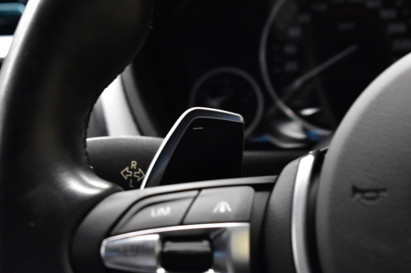 BMW 3シリーズ 320i Mｽﾎﾟｰﾂ LCI後期 8A型(B48B20A)ｴﾝｼﾞﾝ 追従ACC LEDﾍｯﾄﾞﾗｲﾄ&ﾃｰﾙ 車線逸脱&歩行者警告 衝突軽減ﾌﾞﾚｰｷ ﾀｯﾁﾊﾟｯﾄﾞ式iﾄﾞﾗｲﾌﾞHDDﾅﾋﾞ ｱﾙｶﾝﾀｰﾗ電動ｽﾎﾟｰﾂｼｰﾄ 18AW ﾘｱPDC Bｶﾒﾗ ﾊﾟﾄﾞﾙ ｽﾏｰﾄｷｰ 2年保証