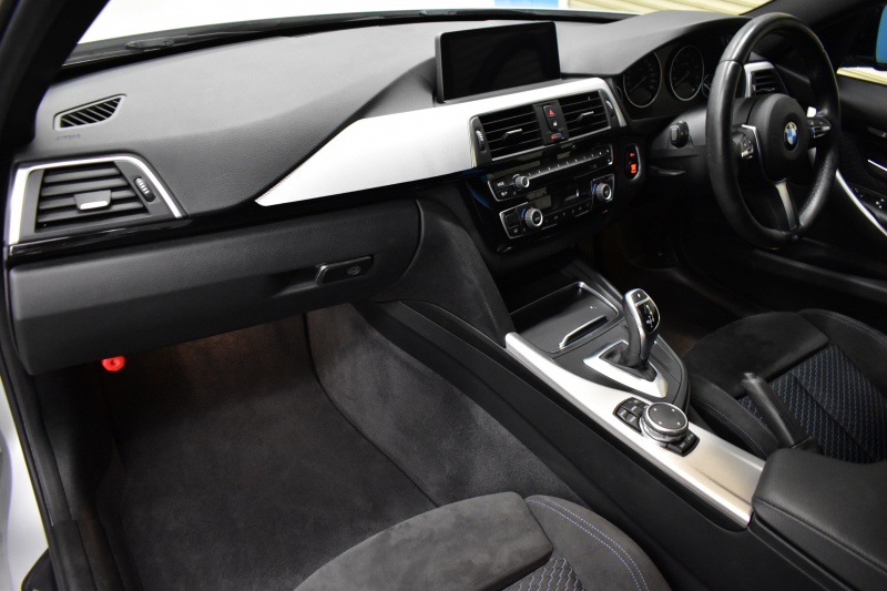 BMW 3シリーズ 320i Mｽﾎﾟｰﾂ LCI後期 8A型(B48B20A)ｴﾝｼﾞﾝ 追従ACC LEDﾍｯﾄﾞﾗｲﾄ&ﾃｰﾙ 車線逸脱&歩行者警告 衝突軽減ﾌﾞﾚｰｷ ﾀｯﾁﾊﾟｯﾄﾞ式iﾄﾞﾗｲﾌﾞHDDﾅﾋﾞ ｱﾙｶﾝﾀｰﾗ電動ｽﾎﾟｰﾂｼｰﾄ 18AW ﾘｱPDC Bｶﾒﾗ ﾊﾟﾄﾞﾙ ｽﾏｰﾄｷｰ 2年保証