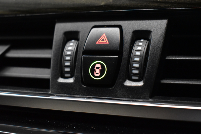 BMW X1 Xdrive25i Xﾗｲﾝ 4WD ﾊﾟﾉﾗﾏSR ﾊｲﾗｲﾝ&ｺﾝﾌｫｰﾄP 追従ACC ﾋｰﾀｰ付電動白革 ﾀｯﾁﾊﾟｯﾄﾞﾅﾋﾞBｶﾒﾗ Pｱｼｽﾄ前後PDC 衝突軽減B 車線逸脱&歩行者警告 電動Rｹﾞｰﾄ ｳｯﾄﾞｲﾝﾃﾘｱ ﾄﾞﾗﾊﾟﾌｫ 19AW 2年保証