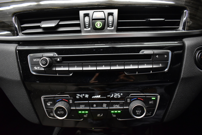 BMW X1 Xdrive25i Xﾗｲﾝ 4WD ﾊﾟﾉﾗﾏSR ﾊｲﾗｲﾝ&ｺﾝﾌｫｰﾄP 追従ACC ﾋｰﾀｰ付電動白革 ﾀｯﾁﾊﾟｯﾄﾞﾅﾋﾞBｶﾒﾗ Pｱｼｽﾄ前後PDC 衝突軽減B 車線逸脱&歩行者警告 電動Rｹﾞｰﾄ ｳｯﾄﾞｲﾝﾃﾘｱ ﾄﾞﾗﾊﾟﾌｫ 19AW 2年保証