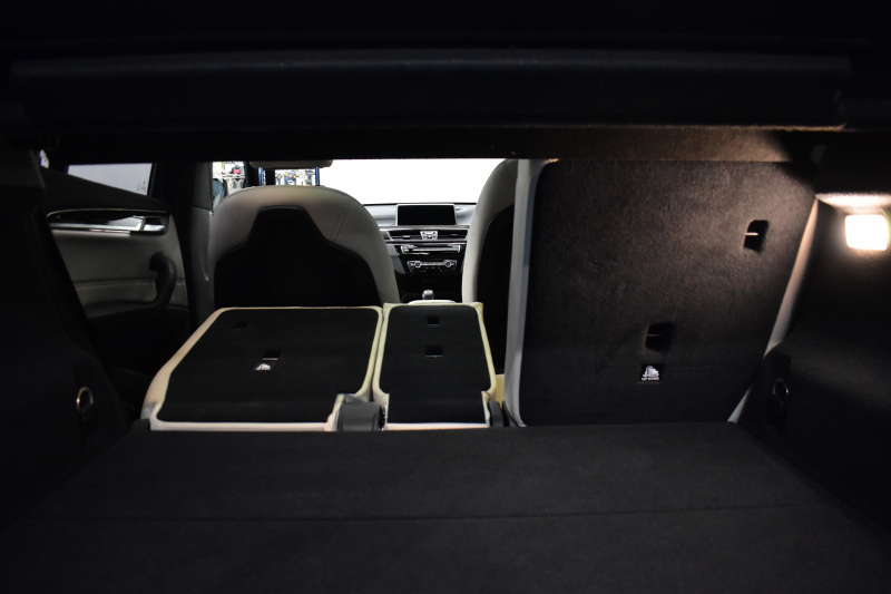 BMW X1 Xdrive25i Xﾗｲﾝ 4WD ﾊﾟﾉﾗﾏSR ﾊｲﾗｲﾝ&ｺﾝﾌｫｰﾄP 追従ACC ﾋｰﾀｰ付電動白革 ﾀｯﾁﾊﾟｯﾄﾞﾅﾋﾞBｶﾒﾗ Pｱｼｽﾄ前後PDC 衝突軽減B 車線逸脱&歩行者警告 電動Rｹﾞｰﾄ ｳｯﾄﾞｲﾝﾃﾘｱ ﾄﾞﾗﾊﾟﾌｫ 19AW 2年保証