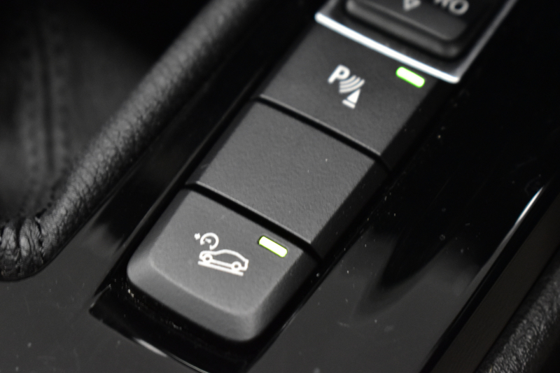 BMW X1 Xdrive25i Xﾗｲﾝ 4WD ﾊﾟﾉﾗﾏSR ﾊｲﾗｲﾝ&ｺﾝﾌｫｰﾄP 追従ACC ﾋｰﾀｰ付電動白革 ﾀｯﾁﾊﾟｯﾄﾞﾅﾋﾞBｶﾒﾗ Pｱｼｽﾄ前後PDC 衝突軽減B 車線逸脱&歩行者警告 電動Rｹﾞｰﾄ ｳｯﾄﾞｲﾝﾃﾘｱ ﾄﾞﾗﾊﾟﾌｫ 19AW 2年保証