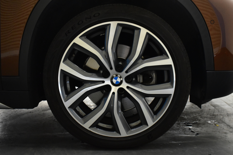 BMW X1 Xdrive25i Xﾗｲﾝ 4WD ﾊﾟﾉﾗﾏSR ﾊｲﾗｲﾝ&ｺﾝﾌｫｰﾄP 追従ACC ﾋｰﾀｰ付電動白革 ﾀｯﾁﾊﾟｯﾄﾞﾅﾋﾞBｶﾒﾗ Pｱｼｽﾄ前後PDC 衝突軽減B 車線逸脱&歩行者警告 電動Rｹﾞｰﾄ ｳｯﾄﾞｲﾝﾃﾘｱ ﾄﾞﾗﾊﾟﾌｫ 19AW 2年保証