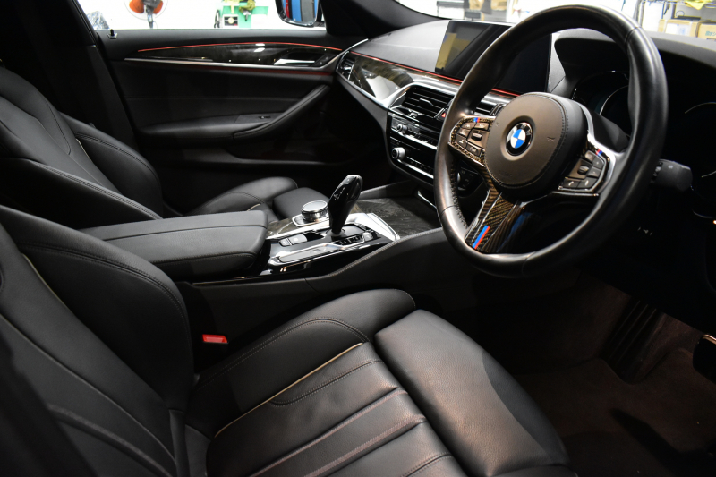 BMW 5シリーズ 523i Mｽﾎﾟｰﾂ ﾊｲﾗｲﾝP 全席ﾋｰﾀｰ付黒革 LEDﾍｯﾄﾞﾗｲﾄ 追従ACC 車線変更&逸脱警告 衝突軽減B ﾀｯﾁﾊﾟﾈﾙ対応iﾄﾞﾗｲﾌﾞHDDﾅﾋﾞﾌﾙｾｸﾞ 全周囲ｶﾒﾗ3Dﾋﾞｭｰ Bｶﾒﾗ 液晶ﾒｰﾀｰﾊﾟﾈﾙ 電動ﾄﾗﾝｸ 19AW 2年保証