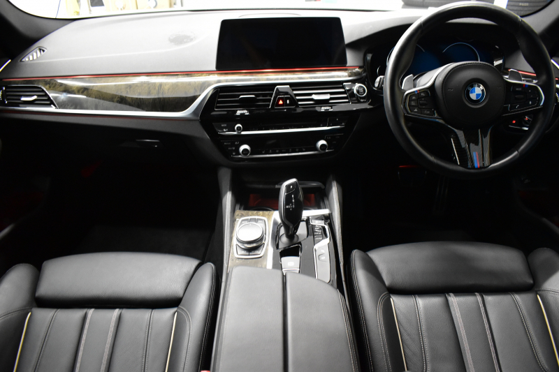 BMW 5シリーズ 523i Mｽﾎﾟｰﾂ ﾊｲﾗｲﾝP 全席ﾋｰﾀｰ付黒革 LEDﾍｯﾄﾞﾗｲﾄ 追従ACC 車線変更&逸脱警告 衝突軽減B ﾀｯﾁﾊﾟﾈﾙ対応iﾄﾞﾗｲﾌﾞHDDﾅﾋﾞﾌﾙｾｸﾞ 全周囲ｶﾒﾗ3Dﾋﾞｭｰ Bｶﾒﾗ 液晶ﾒｰﾀｰﾊﾟﾈﾙ 電動ﾄﾗﾝｸ 19AW 2年保証