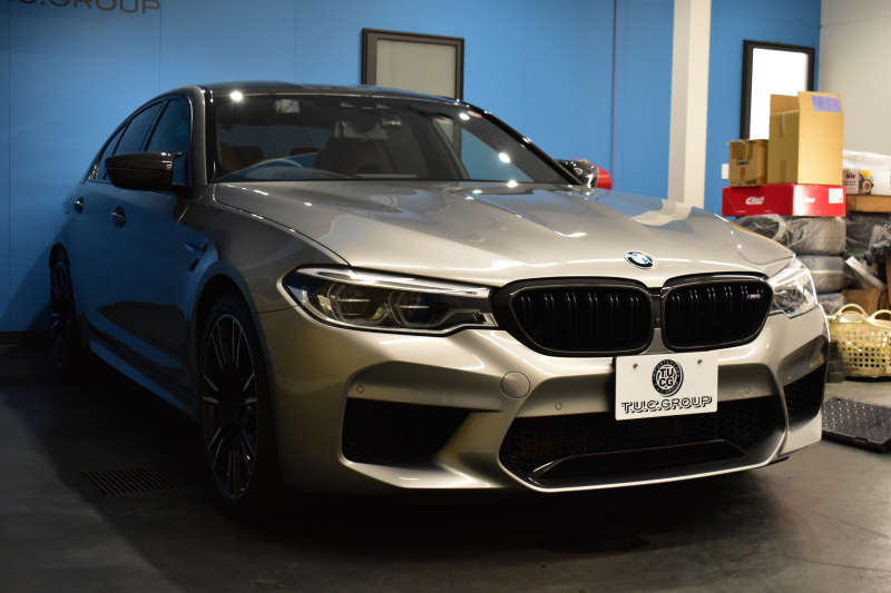 BMW Mシリーズ M5 V8ﾂｲﾝﾀｰﾎﾞ600馬力 MxDrive（4WD//2WD切替可）1ｵｰﾅｰ ｺﾝﾌｫｰﾄP  全席ﾋｰﾀｰ&前席ﾍﾞﾝﾁﾚｰｼｮﾝ&ﾏｯｻｰｼﾞ付ﾌﾞﾗｳﾝ&ﾌﾞﾗｯｸﾚｻﾞｰ ｽﾃｱﾘﾝｸﾞﾋｰﾀｰ ｱﾝﾋﾞｴﾝﾄｴｱP ﾀﾞｰｸｶｰﾎﾞﾝｲﾝﾃﾘｱ 追従ACC LCW LEDﾍｯﾄﾞﾗｲﾄ HUD 液晶ﾒｰﾀｰ 3Dﾋﾞｭｰ 20AW 2年保証