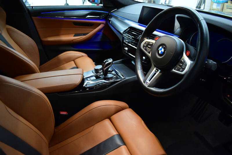 BMW Mシリーズ M5 V8ﾂｲﾝﾀｰﾎﾞ600馬力 MxDrive（4WD//2WD切替可）1ｵｰﾅｰ ｺﾝﾌｫｰﾄP  全席ﾋｰﾀｰ&前席ﾍﾞﾝﾁﾚｰｼｮﾝ&ﾏｯｻｰｼﾞ付ﾌﾞﾗｳﾝ&ﾌﾞﾗｯｸﾚｻﾞｰ ｽﾃｱﾘﾝｸﾞﾋｰﾀｰ ｱﾝﾋﾞｴﾝﾄｴｱP ﾀﾞｰｸｶｰﾎﾞﾝｲﾝﾃﾘｱ 追従ACC LCW LEDﾍｯﾄﾞﾗｲﾄ HUD 液晶ﾒｰﾀｰ 3Dﾋﾞｭｰ 20AW 2年保証