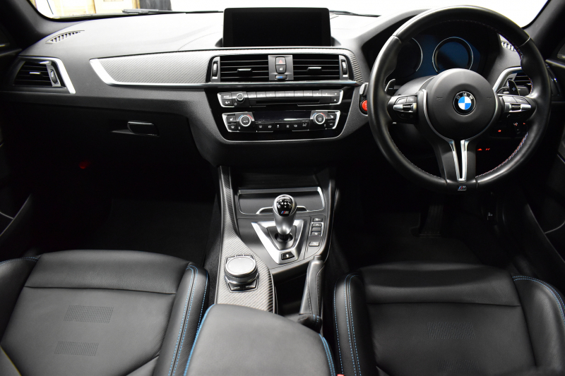 BMW Mシリーズ M2 ｺﾝﾍﾟﾃｨｼｮﾝ MDCT 7速DCT LCI後期 ｺﾝﾍﾟﾃｨｼｮﾝ専用410馬力ｴﾝｼﾞﾝ ﾍｷｻｺﾞﾅﾙLEDﾍｯﾄﾞﾗｲﾄ&ﾃｰﾙ ﾋｰﾀｰ付黒革 ﾀｯﾁﾊﾟﾈﾙHDDﾅﾋﾞBｶﾒﾗ 19AW ﾊｰﾏﾝｶｰﾄﾞﾝ 車線逸脱&歩行者警告 衝突軽減ﾌﾞﾚｰｷ ｶｰﾎﾞﾝｲﾝﾃﾘｱ Mｼｰﾄﾍﾞﾙﾄ 2年保証