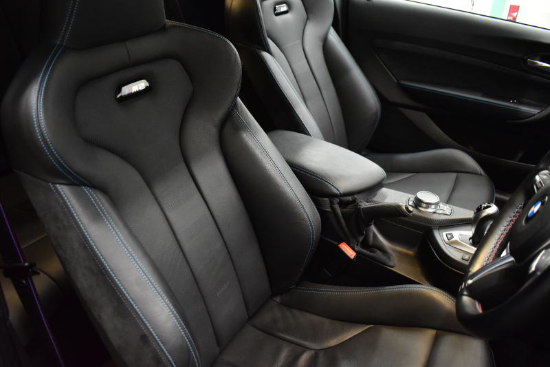 BMW Mシリーズ M2 ｺﾝﾍﾟﾃｨｼｮﾝ MDCT 7速DCT LCI後期 ｺﾝﾍﾟﾃｨｼｮﾝ専用410馬力ｴﾝｼﾞﾝ ﾍｷｻｺﾞﾅﾙLEDﾍｯﾄﾞﾗｲﾄ&ﾃｰﾙ ﾋｰﾀｰ付黒革 ﾀｯﾁﾊﾟﾈﾙHDDﾅﾋﾞBｶﾒﾗ 19AW ﾊｰﾏﾝｶｰﾄﾞﾝ 車線逸脱&歩行者警告 衝突軽減ﾌﾞﾚｰｷ ｶｰﾎﾞﾝｲﾝﾃﾘｱ Mｼｰﾄﾍﾞﾙﾄ 2年保証