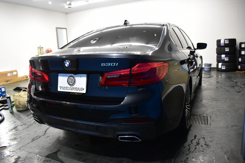 BMW 5シリーズ 530i Mｽﾎﾟｰﾂ 高出力ﾓﾃﾞﾙ ｲﾉﾍﾞｰｼｮﾝ&ｺﾝﾌｫｰﾄ&ﾊｲﾗｲﾝP 全席ﾋｰﾀｰ付黒革 前席ﾏｯｻｰｼﾞ&ﾍﾞﾝﾁﾚｰﾀｰ ｿﾌﾄｸﾛｰｽﾞﾄﾞｱ HUD LEDﾍｯﾄﾞﾗｲﾄ ACC LCW 液晶ﾒｰﾀｰ ﾀｯﾁﾊﾟﾈﾙ対応iﾄﾞﾗｲﾌﾞHDDﾅﾋﾞﾌﾙｾｸﾞ ｼﾞｪｽﾁｬｰ 3Dﾋﾞｭｰ 電動ﾄﾗﾝｸ ﾘﾓｰﾄP 2年保証