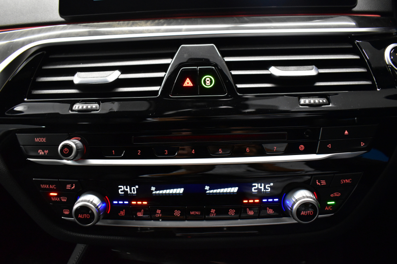 BMW 5シリーズ 530i Mｽﾎﾟｰﾂ 高出力ﾓﾃﾞﾙ ｲﾉﾍﾞｰｼｮﾝ&ｺﾝﾌｫｰﾄ&ﾊｲﾗｲﾝP 全席ﾋｰﾀｰ付黒革 前席ﾏｯｻｰｼﾞ&ﾍﾞﾝﾁﾚｰﾀｰ ｿﾌﾄｸﾛｰｽﾞﾄﾞｱ HUD LEDﾍｯﾄﾞﾗｲﾄ ACC LCW 液晶ﾒｰﾀｰ ﾀｯﾁﾊﾟﾈﾙ対応iﾄﾞﾗｲﾌﾞHDDﾅﾋﾞﾌﾙｾｸﾞ ｼﾞｪｽﾁｬｰ 3Dﾋﾞｭｰ 電動ﾄﾗﾝｸ ﾘﾓｰﾄP 2年保証