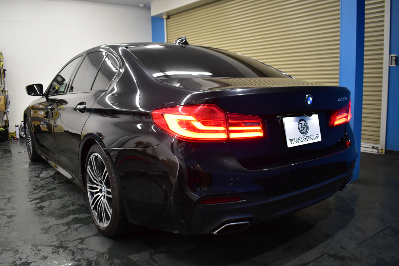 BMW 5シリーズ 530i Mｽﾎﾟｰﾂ 高出力ﾓﾃﾞﾙ ｲﾉﾍﾞｰｼｮﾝ&ｺﾝﾌｫｰﾄ&ﾊｲﾗｲﾝP 全席ﾋｰﾀｰ付黒革 前席ﾏｯｻｰｼﾞ&ﾍﾞﾝﾁﾚｰﾀｰ ｿﾌﾄｸﾛｰｽﾞﾄﾞｱ HUD LEDﾍｯﾄﾞﾗｲﾄ ACC LCW 液晶ﾒｰﾀｰ ﾀｯﾁﾊﾟﾈﾙ対応iﾄﾞﾗｲﾌﾞHDDﾅﾋﾞﾌﾙｾｸﾞ ｼﾞｪｽﾁｬｰ 3Dﾋﾞｭｰ 電動ﾄﾗﾝｸ ﾘﾓｰﾄP 2年保証