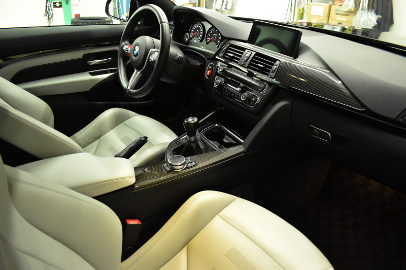 BMW Mシリーズ M4ｸｰﾍﾟ 6速M/T 左ﾊﾝﾄﾞﾙ 期間限定掲載 ﾋｰﾀｰ付ｼﾙﾊﾞｰｽﾄｰﾝ革 ｶｰﾎﾞﾝﾙｰﾌ&ｲﾝﾃﾘｱ HUD ｱﾀﾞﾌﾟﾃｨﾌﾞLEDﾍｯﾄﾞﾗｲﾄ ｵﾌﾟｼｮﾝ19AW 衝突軽減ﾌﾞﾚｰｷ 車線逸脱&歩行者警告  ﾀｯﾁﾊﾟｯﾄﾞiﾄﾞﾗｲﾌﾞHDDﾅﾋﾞ 前後PDC ﾌﾙｾｸﾞ Bｶﾒﾗ iｽﾄｯﾌﾟｽﾏｰﾄｷｰ  2年保証