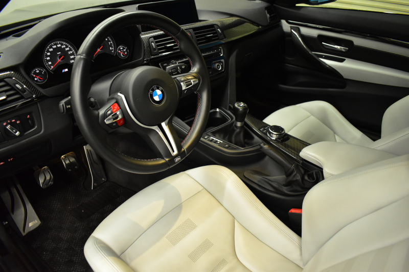 BMW Mシリーズ M4ｸｰﾍﾟ 6速M/T 左ﾊﾝﾄﾞﾙ 期間限定掲載 ﾋｰﾀｰ付ｼﾙﾊﾞｰｽﾄｰﾝ革 ｶｰﾎﾞﾝﾙｰﾌ&ｲﾝﾃﾘｱ HUD ｱﾀﾞﾌﾟﾃｨﾌﾞLEDﾍｯﾄﾞﾗｲﾄ ｵﾌﾟｼｮﾝ19AW 衝突軽減ﾌﾞﾚｰｷ 車線逸脱&歩行者警告  ﾀｯﾁﾊﾟｯﾄﾞiﾄﾞﾗｲﾌﾞHDDﾅﾋﾞ 前後PDC ﾌﾙｾｸﾞ Bｶﾒﾗ iｽﾄｯﾌﾟｽﾏｰﾄｷｰ  2年保証