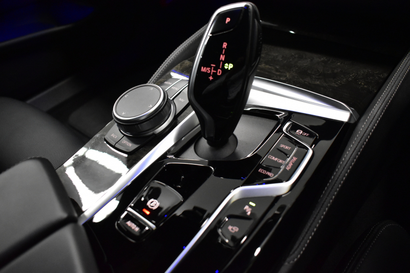 BMW 5シリーズ 530i ﾂｰﾘﾝｸﾞ Mｽﾎﾟｰﾂ LCI後期 ｴｸｽｸﾙｰｼﾌﾞﾅｯﾊﾟﾚｻﾞｰP 全席ﾋｰﾀｰ&前席ﾍﾞﾝﾁﾚｰｼｮﾝ付ｴｸｽｸﾙｰｼﾌﾞﾅｯﾊﾟ黒革 新ﾃﾞｻﾞｲﾝLEDﾍｯﾄﾞﾗｲﾄ ACｼｭﾆｯﾂｧｰ20AW CPMﾛｱﾚｲﾝﾌｫｰｽﾒﾝﾄ 可変ｻｽﾍﾟﾝｼｮﾝ ﾗｲﾌﾞｺｸﾋﾟｯﾄ ACC HUD LCW TV3Dﾋﾞｭｰ 2年保証