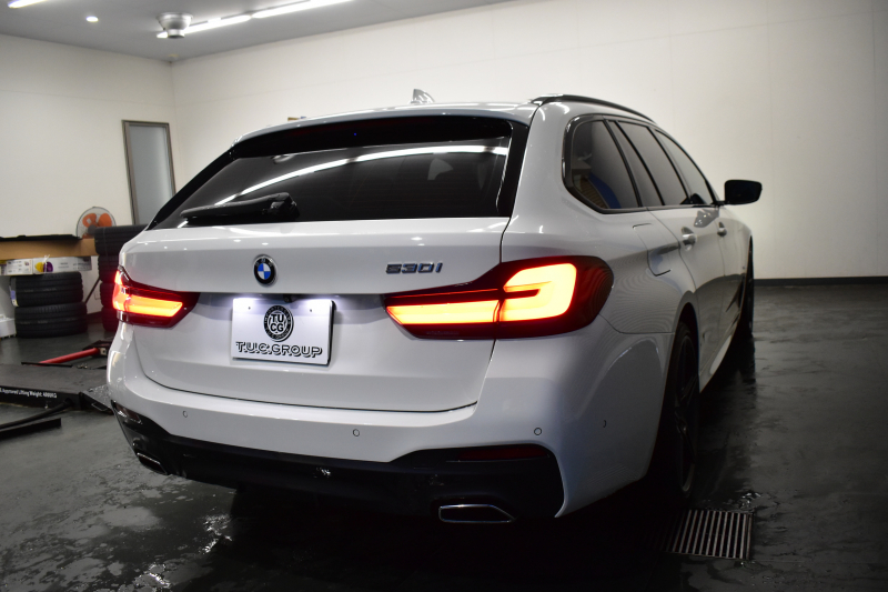 BMW 5シリーズ 530i ﾂｰﾘﾝｸﾞ Mｽﾎﾟｰﾂ LCI後期 ｴｸｽｸﾙｰｼﾌﾞﾅｯﾊﾟﾚｻﾞｰP 全席ﾋｰﾀｰ&前席ﾍﾞﾝﾁﾚｰｼｮﾝ付ｴｸｽｸﾙｰｼﾌﾞﾅｯﾊﾟ黒革 新ﾃﾞｻﾞｲﾝLEDﾍｯﾄﾞﾗｲﾄ ACｼｭﾆｯﾂｧｰ20AW CPMﾛｱﾚｲﾝﾌｫｰｽﾒﾝﾄ 可変ｻｽﾍﾟﾝｼｮﾝ ﾗｲﾌﾞｺｸﾋﾟｯﾄ ACC HUD LCW TV3Dﾋﾞｭｰ 2年保証